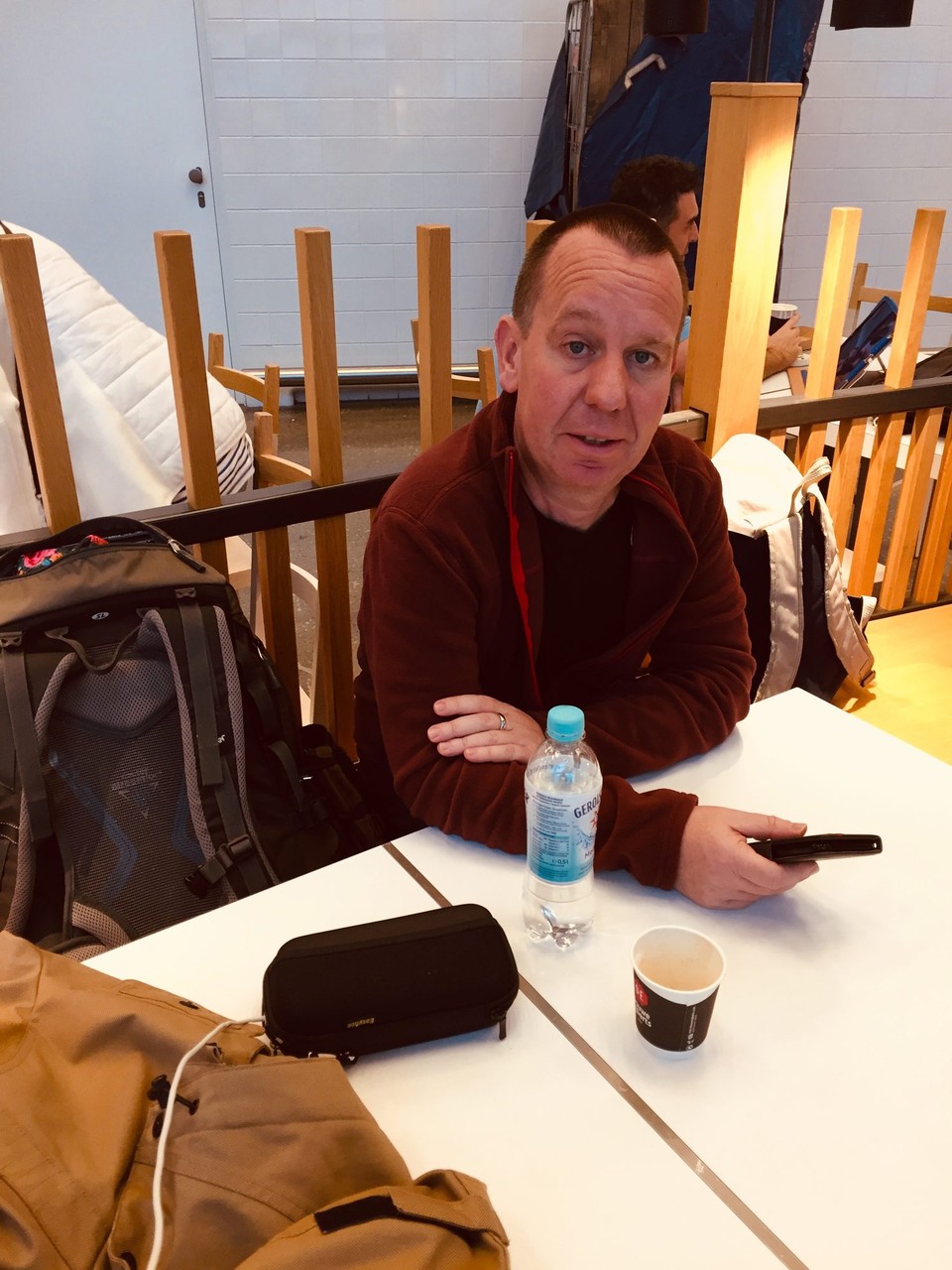 Niederlande - Flughafen Amsterdam Schiphol - Warten auf den Flug nach Johannesburg 