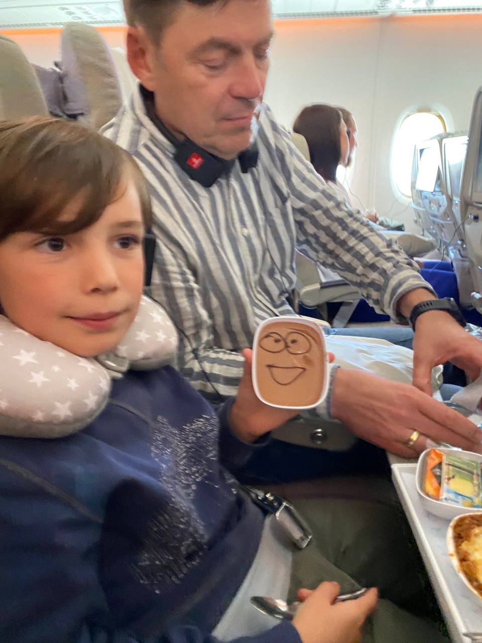 Vereinigte Arabische Emirate - Dubai - Gesichter auf dem Nachtisch - lecker.