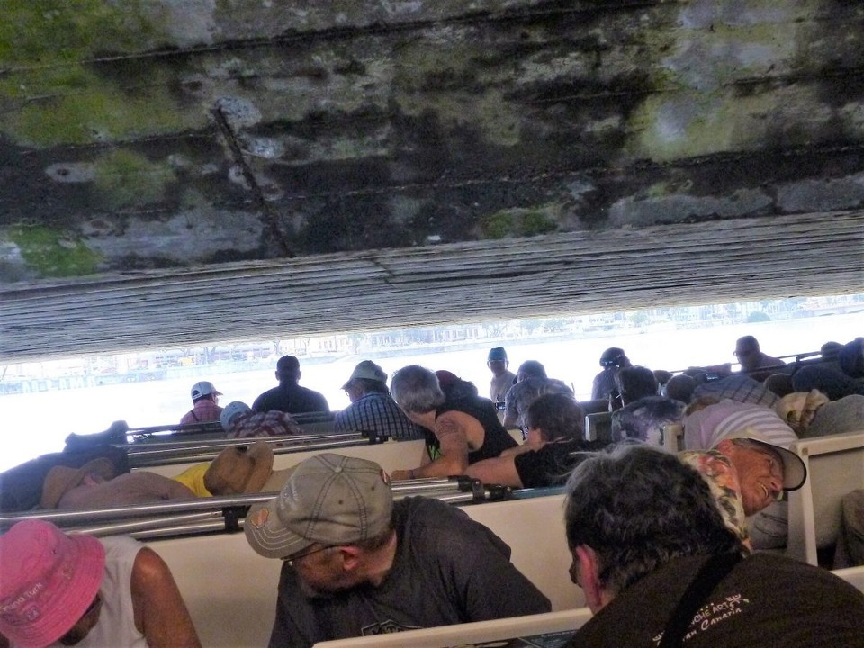 Brasilien - Recife - Für die Durchfahrten unter den Brücken hindurch müssen wir die Köpfe einziehen.