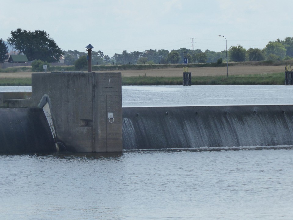 Tschechien - Mělník - Noch mal einen Staustufe. Es sind ordentlich Höhenmeter zu überwinden. Übrigens heute auch mit dem Fahrrad. Es ging sehr bergauf und bergab. Etwas fies und unerwartet für einen Flussradweg