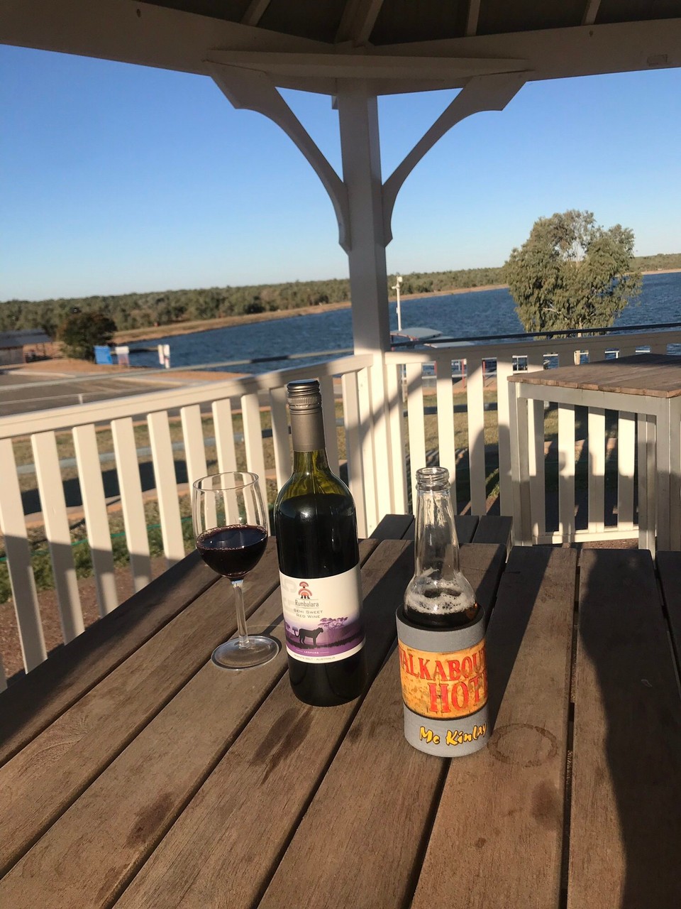 Australia - Richmond - Great manmade Lake at Van Park for sunset drinkies