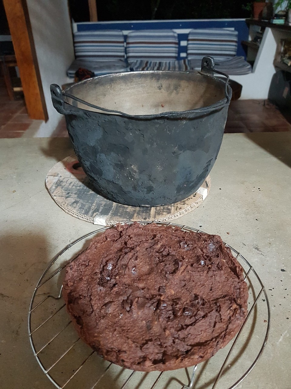 Nicaragua - Dipilto - Vegane Brownies mit frijoles nach dem Backen über dem Feuer