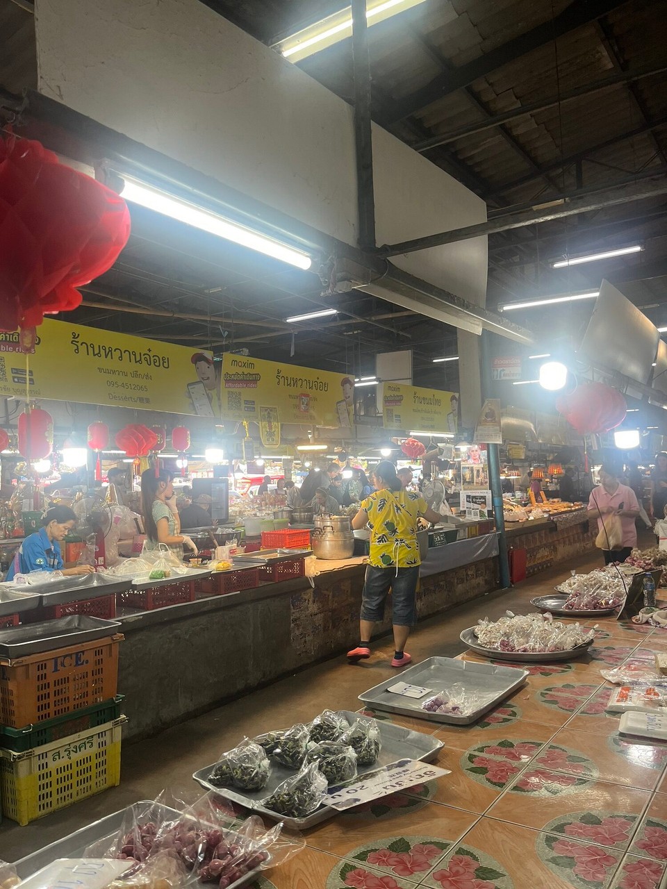 Thailand - Mueang Chiang Mai - Was super tempted to buy some cooking kits here but I need my room in my backpack!! I got split up from the girls in my hostel as they were in a different class and I was mainly with couples for the day but it was okay! 