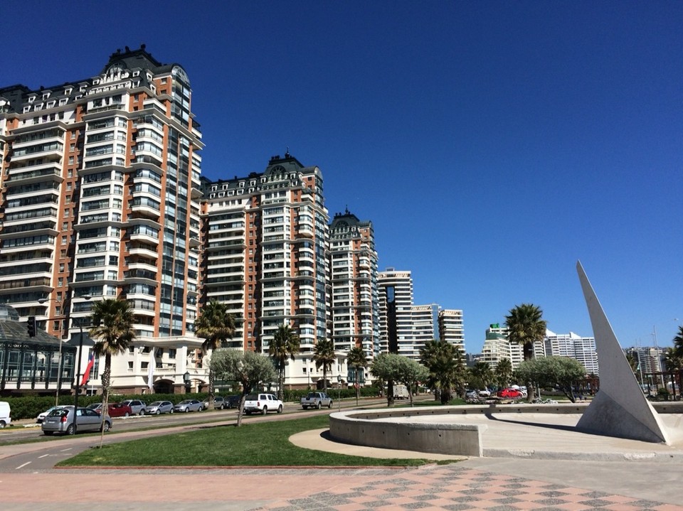 Chile - Valparaiso - Verdichtete Bebauung in Viña del Mar. Bei den ganzen Erdbeben wird einem schwindlig ;)