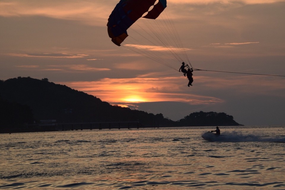 Thailand - Amphoe Thalang - Die Sonne geht schon unter und für uns wird es Zeit, zurück zum Hotel.