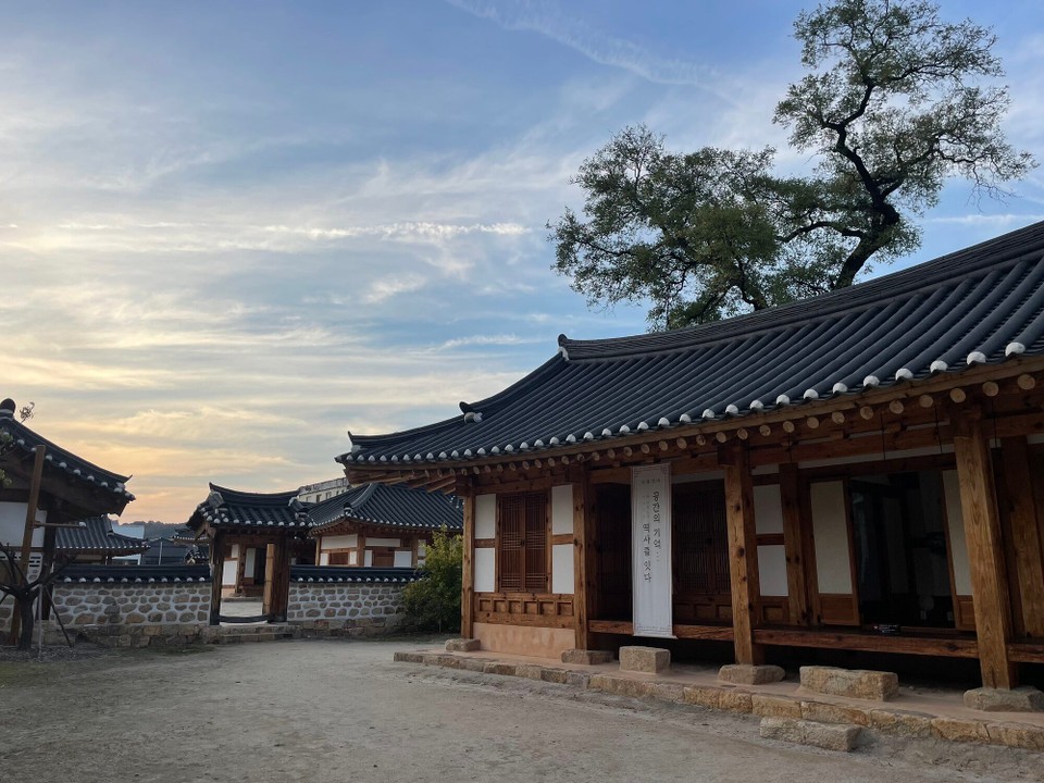 대한민국 - 전주시 - Yeonshindang (s Wohnzimmer)