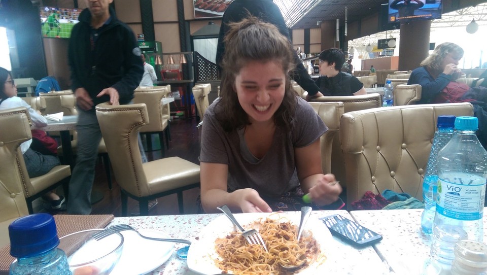Äthiopien - Addis Ababa - Food sharing is a wonderful thing.