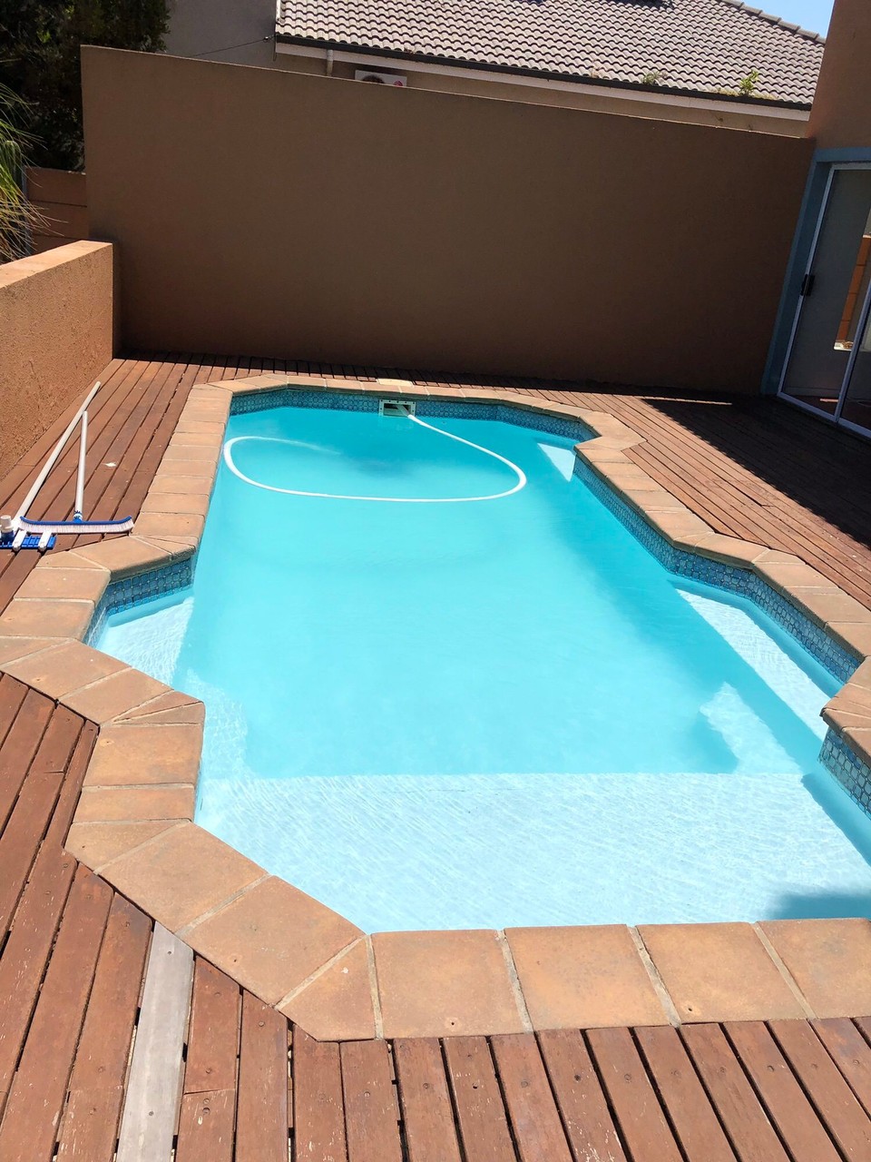 Südafrika - Southern Suburbs - Pool ist sehr kalt -17 Grad