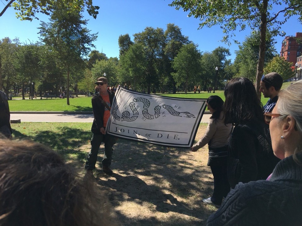  - Vereinigte Staaten, Boston - Eine Schlange gegen die Kolonieherren in England