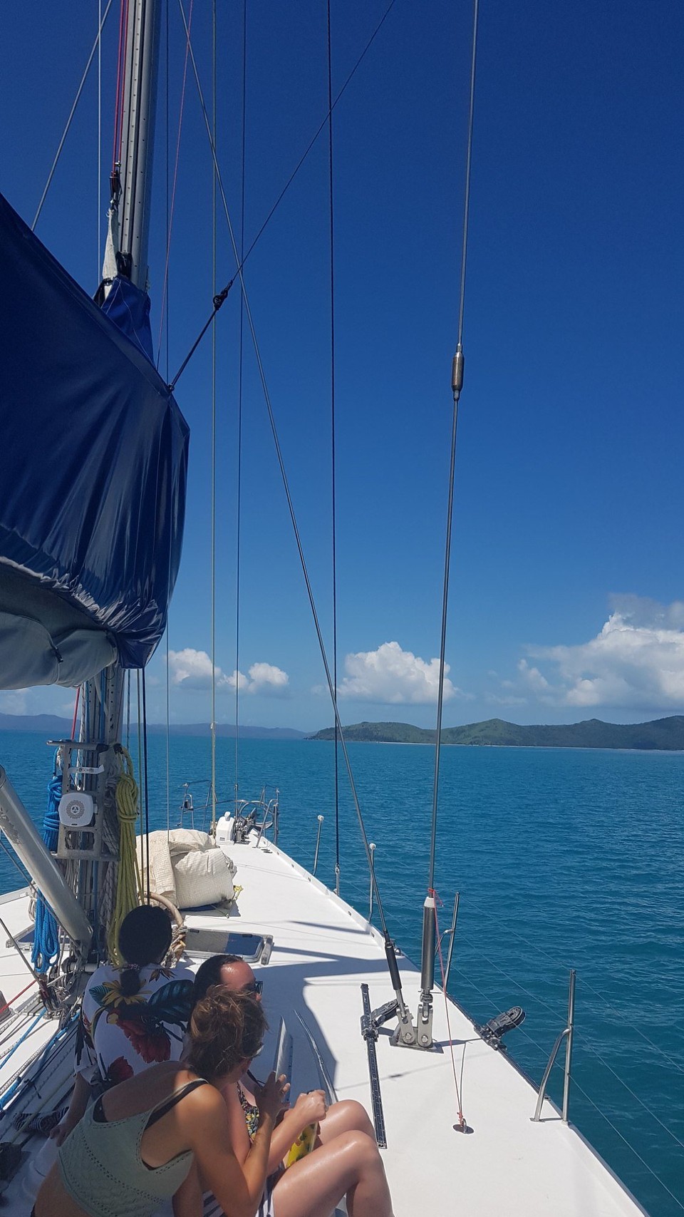 Australia - Whitsundays - Segel setzen.