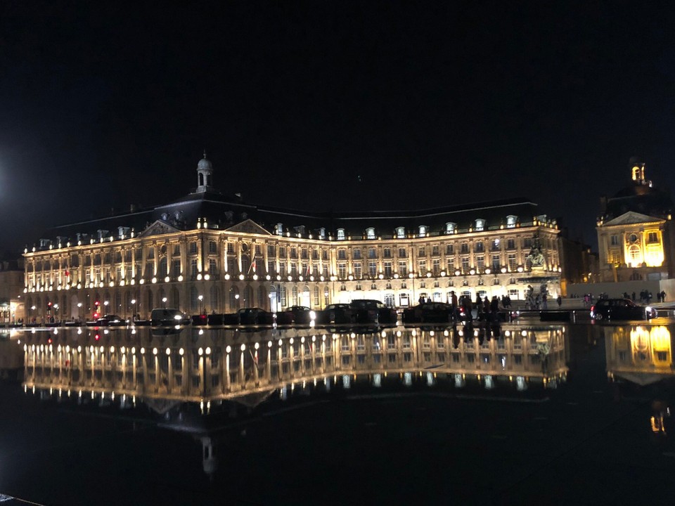 Frankreich - Bordeaux - Der Wasserspiegel bei Nacht