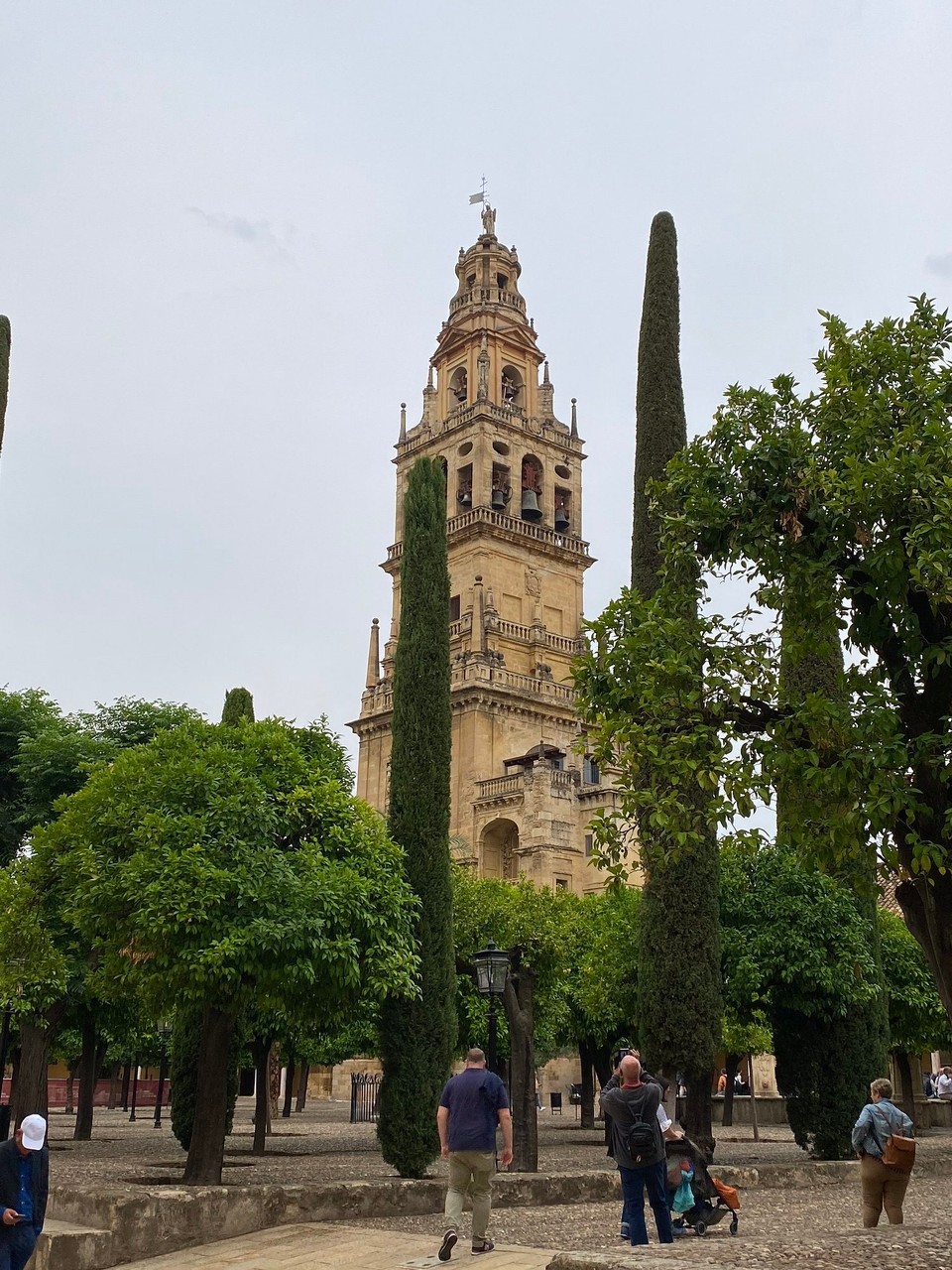 Spanien - Córdoba - Der Glockenturm der Kathedrale. Für ihn wurde das Minarett der Moschee abgerissen.