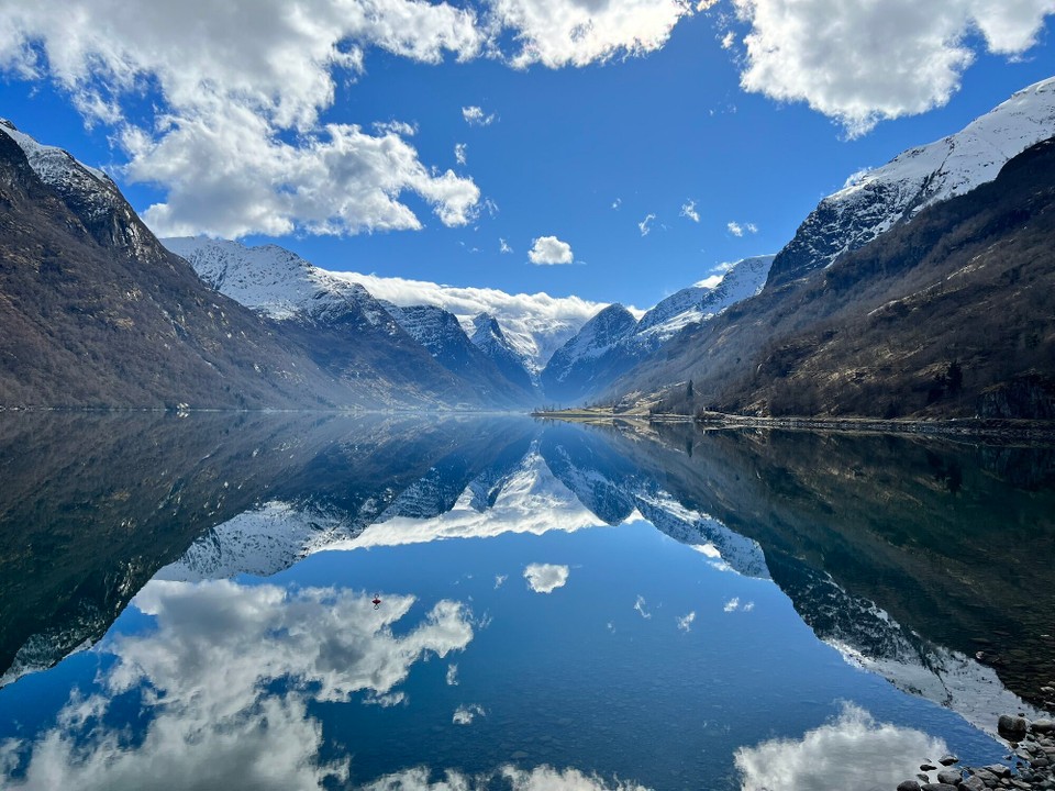 Norwegen - Olden - Wunderschöne Spiegelung