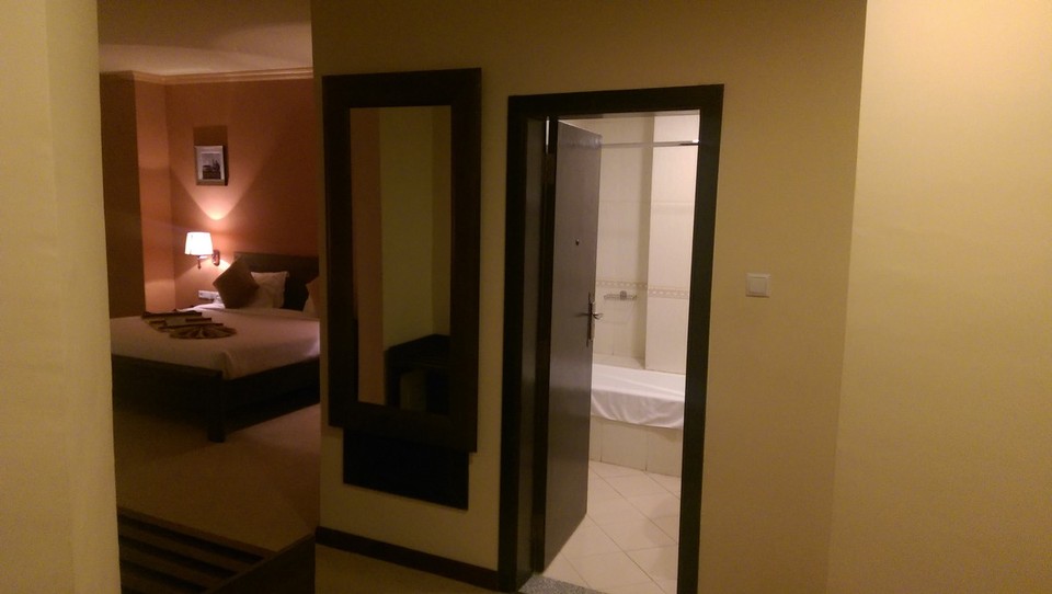Äthiopien - Addis Ababa - Das Hotelzimmer ist größer als unsere WG....😂😃
