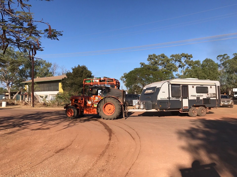 Australia - Daly Waters - Pumps out at 60 kms!