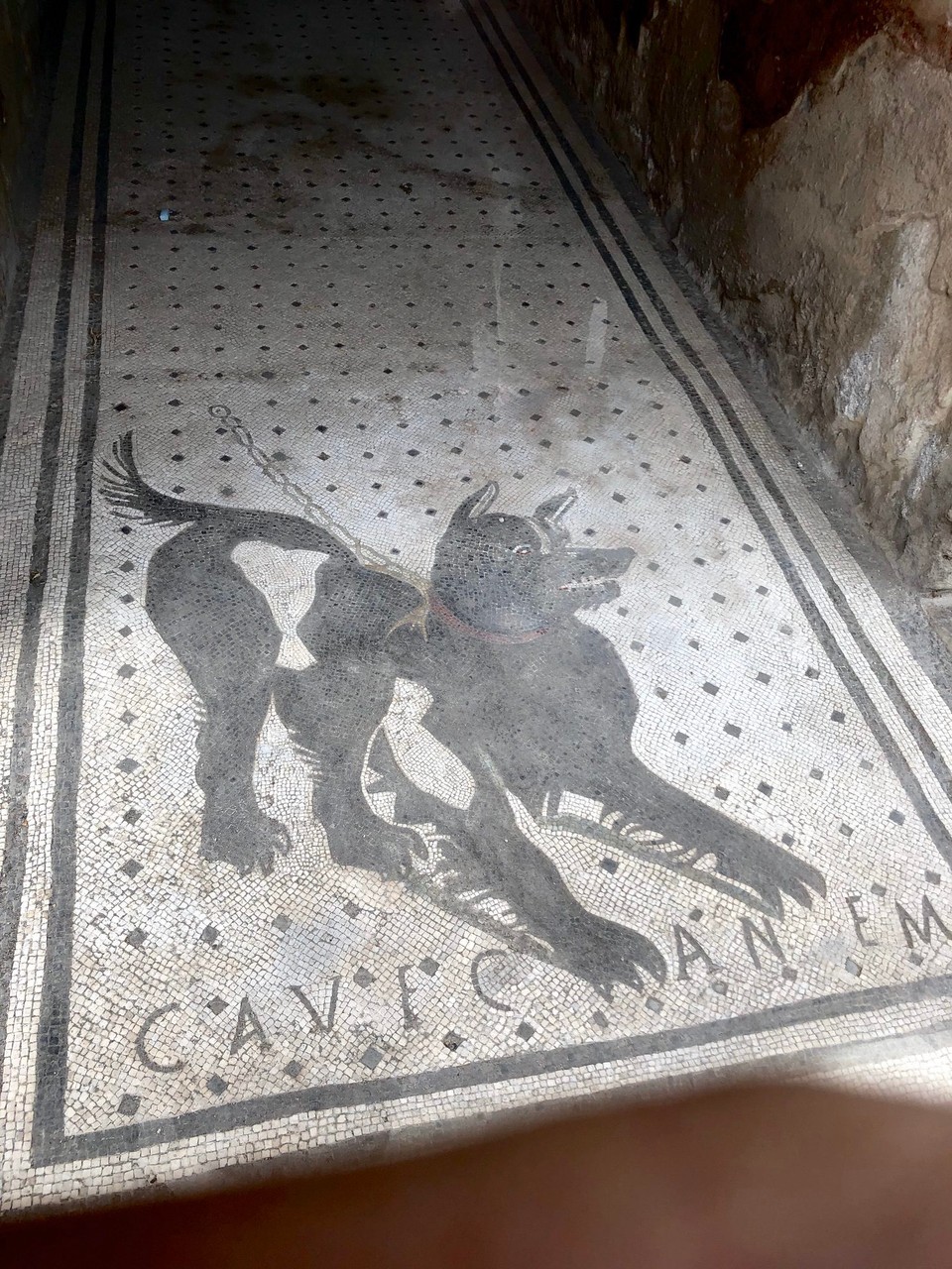 Italien - Pompei - Haus des tragischen Dichters: Vorsicht vor dem Hund, aber der wohnt hier schon lange nicht mehr. 