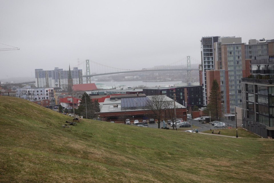 Kanada - Halifax - Halifax vun der Citadelle opt d'Hängebréck