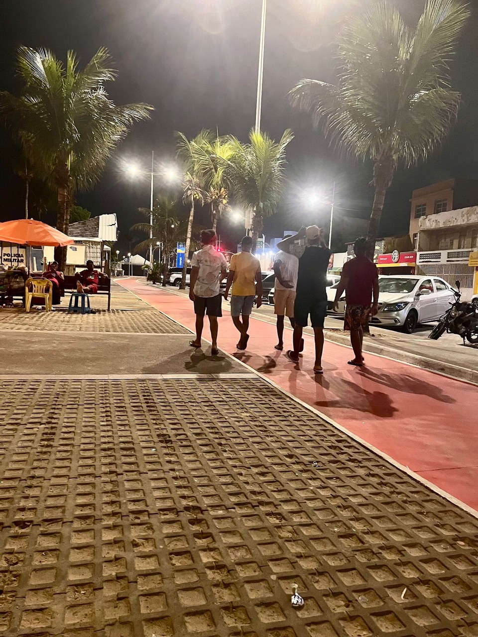 Brasilien - Salvador - Der breite Fahrradweg wird spät abends auch von den Fußgängern genutzt