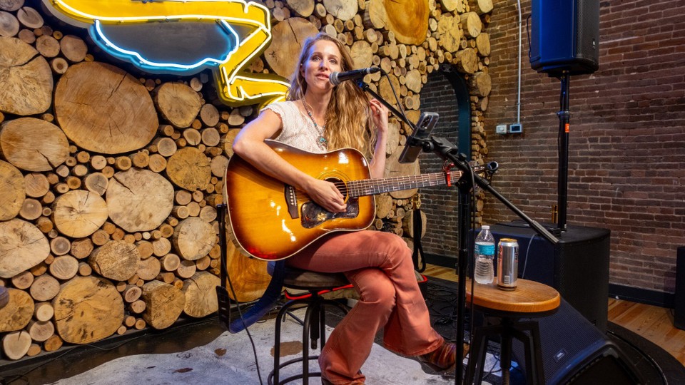 USA - Nashville - Sie fragt: Macht Ihr Social Media? Soll ich so sitzen? Ja, mach mal!