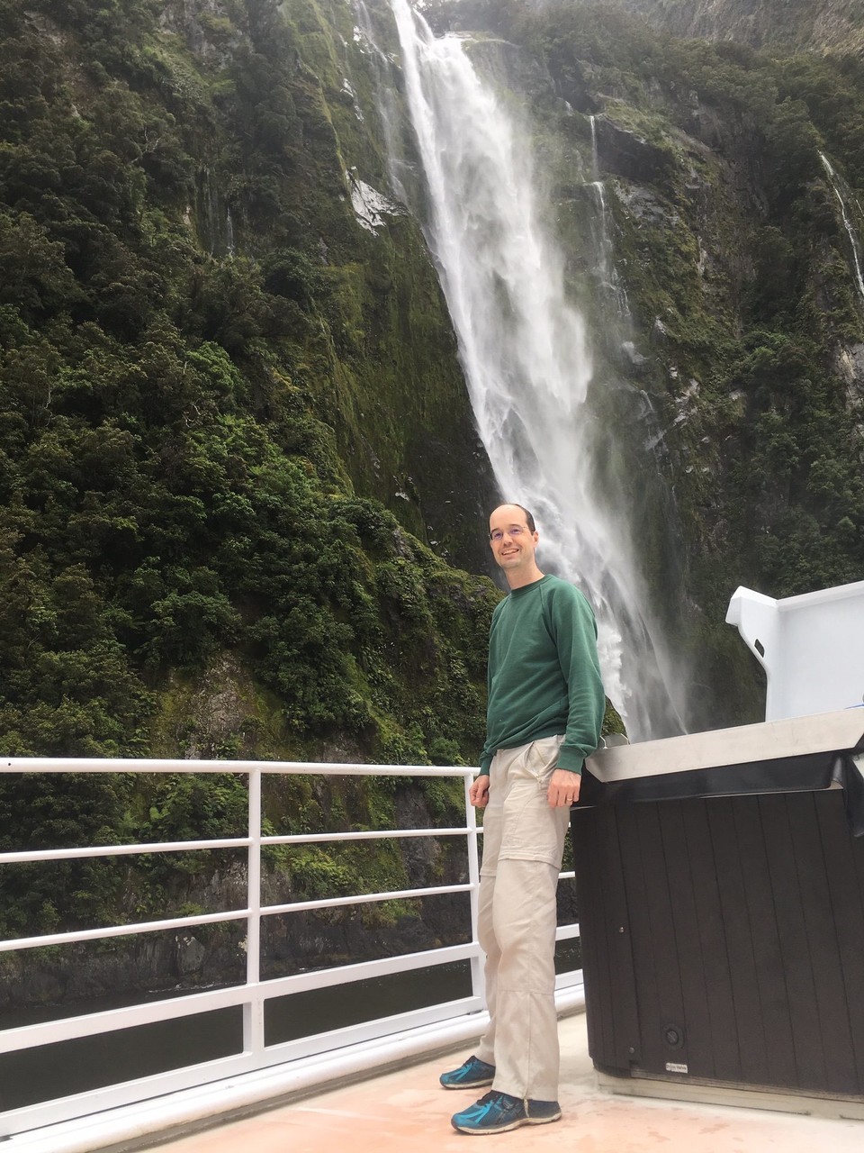 Neuseeland - Milford Sound - Roman vor den Stirling falls