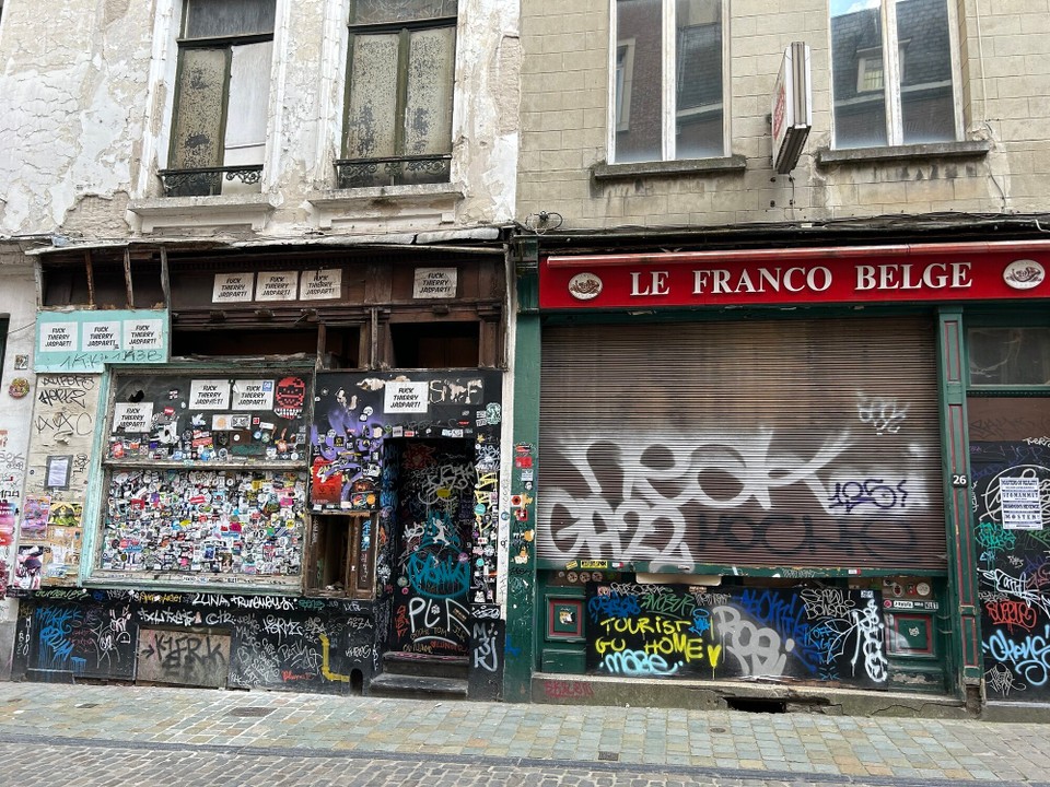 Belgien - Brüssel - Brüssel ist relativ schmutzig,voll, teuer und es reicht sicherlich ein Tag dort. 
Man hat es mal gesehen.