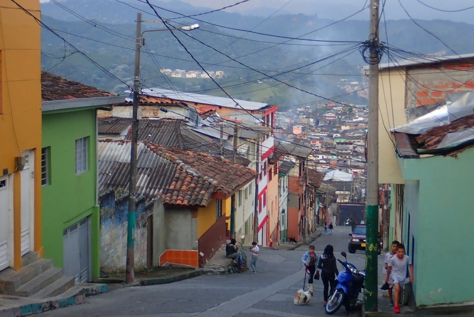 Kolumbien - Manizales - Manizales ist wie die meisten kolumbianischen Städte umgeben von hohen hohen Bergen und gezeichnet von steilen Straßen. 