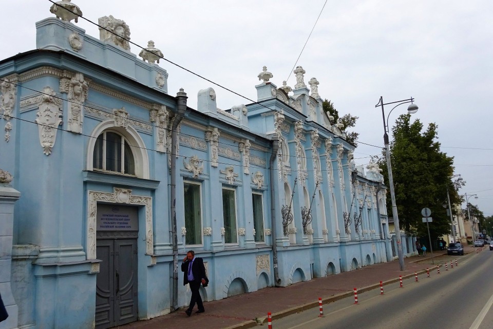 Russia - Perm - The house with figures out of Dr Zhivago