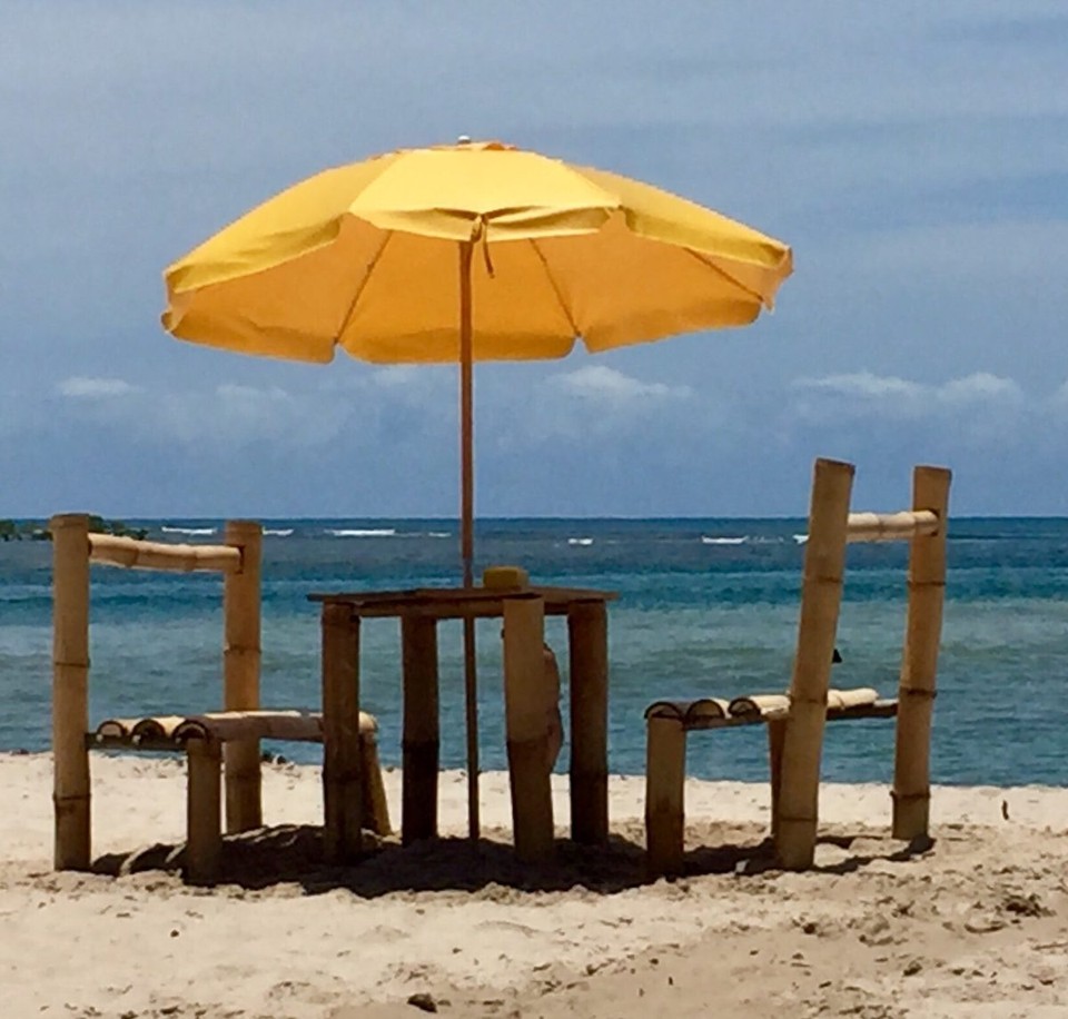 Brasilien - Cairu - Bambusmöbel am Strand