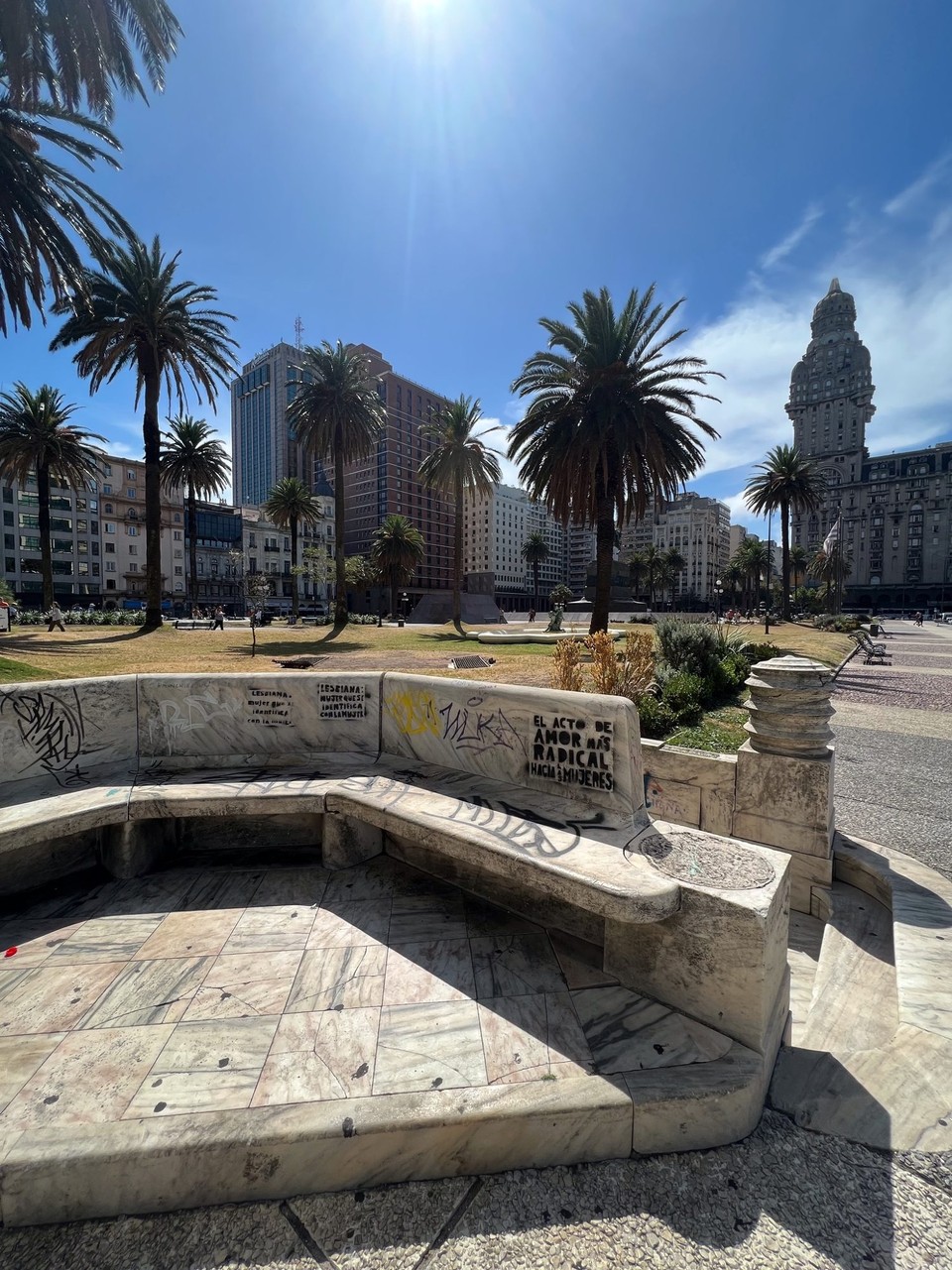 Uruguay - Montevideo - Street art is great- graffiti is shit