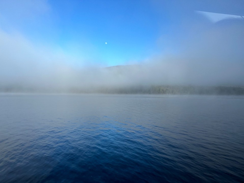 Neuseeland - Te Anau - Per Wassertaxi ging’s über den Nebelverhangenen Lake Te Anau