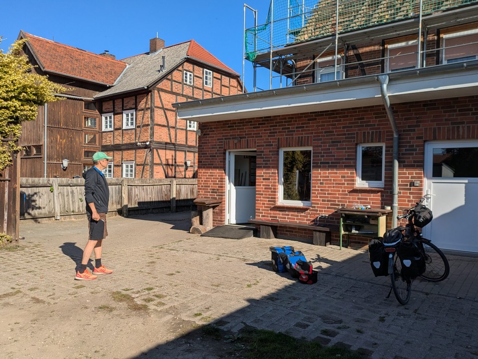 Deutschland - Havelberg - Auch die Fahrradhändlerin war extrem entzückend und hilfsbereit. Und Stefans Fahrrad fährt jetzt, im wahrsten Sinne des Wortes, wie geschmiert.