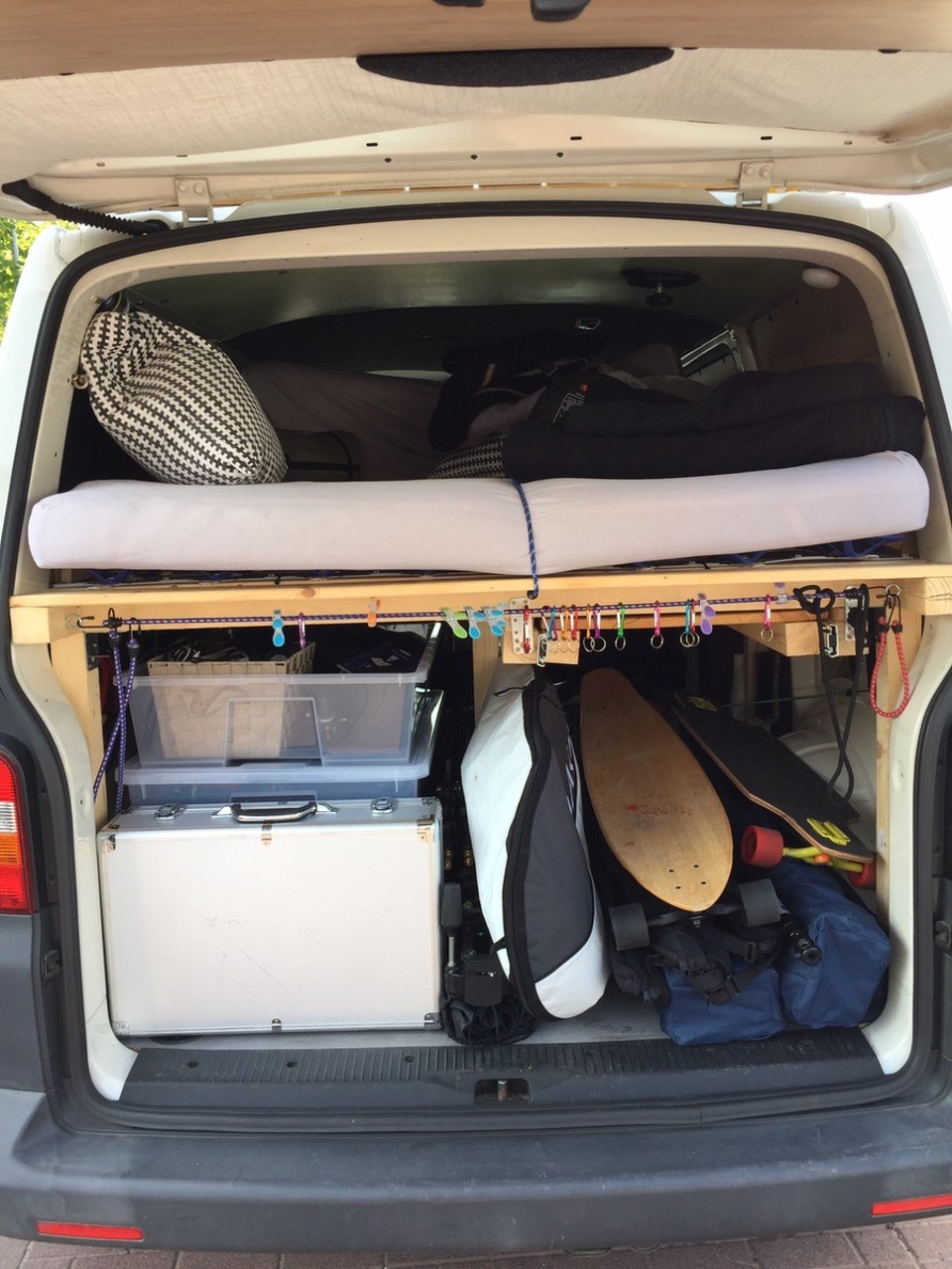 Deutschland - Frankfurt am Main - Der Bus ist beladen und heute Abend geht es los. Folgt mir auf meiner Tour de France für die nächsten zwei Wochen.