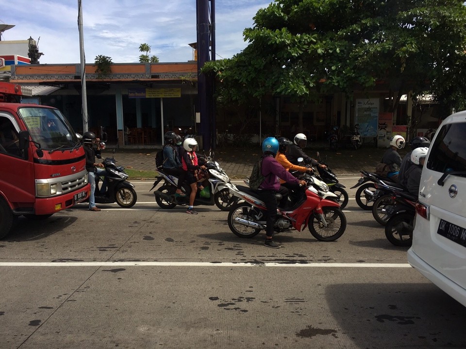 Indonesien - Gianyar - Auf Bali ist einfach jeder mit dem Roller unterwegs