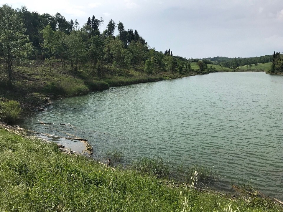 Italien - Ponte a Bozzone - …einsamer See wartet...