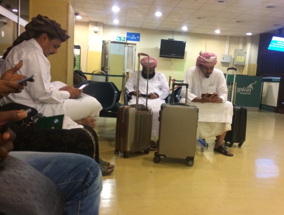 Äthiopien - Addis Abeba - Kulturschock schon hier am Flughafen... Alles auf null, neu orientieren 