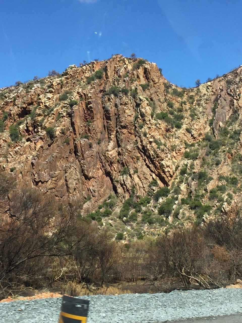 Südafrika - Oudtshoorn - Steile Berge an der R62