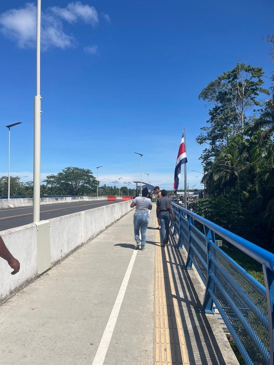 Costa Rica - San José - … und goodbye Panama 🇵🇦 

Zu Fuß ging es über die Grenze Richtung Costa Rica 🇨🇷 