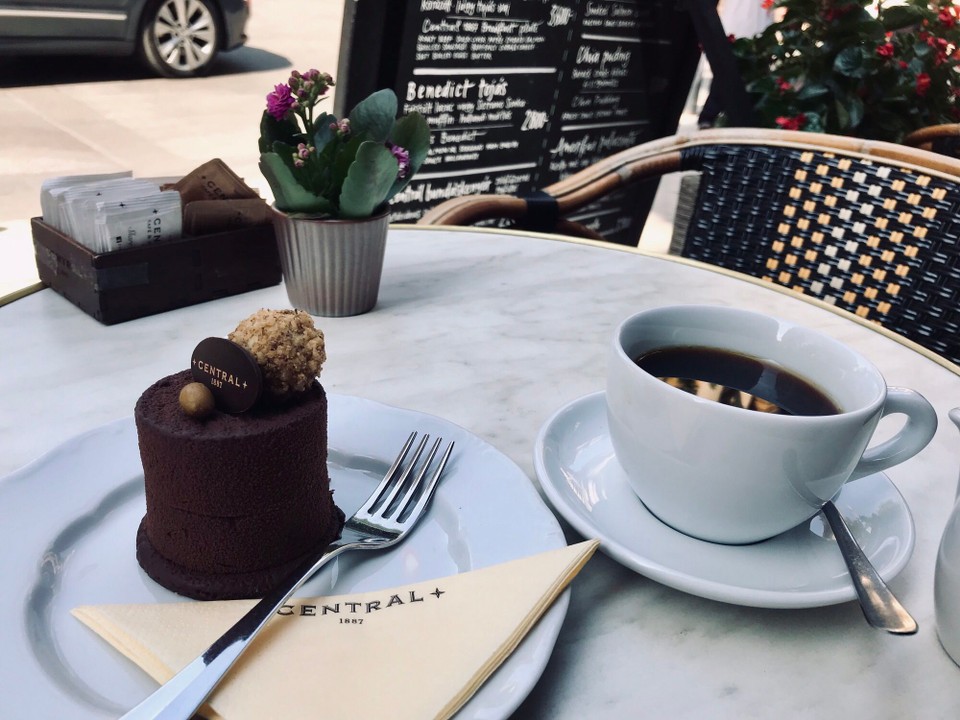 Ungarn - Budapest V. kerület - Americano | Central Signature Cake