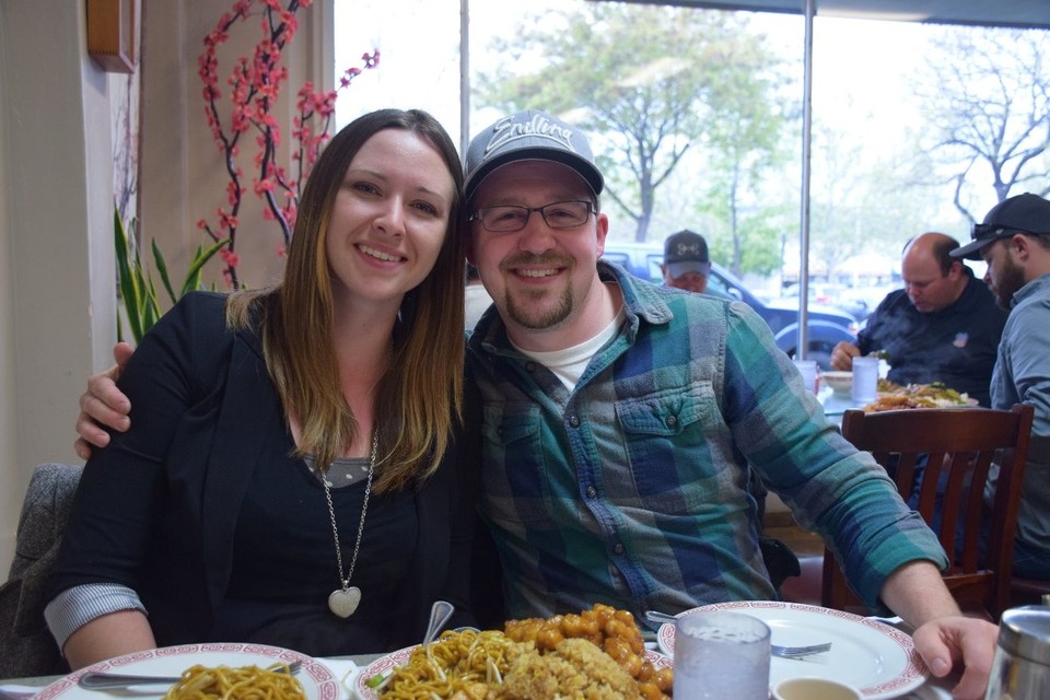 USA - Oroville - Ryan und Lisa bei unserem Abendessen beim Chinesen