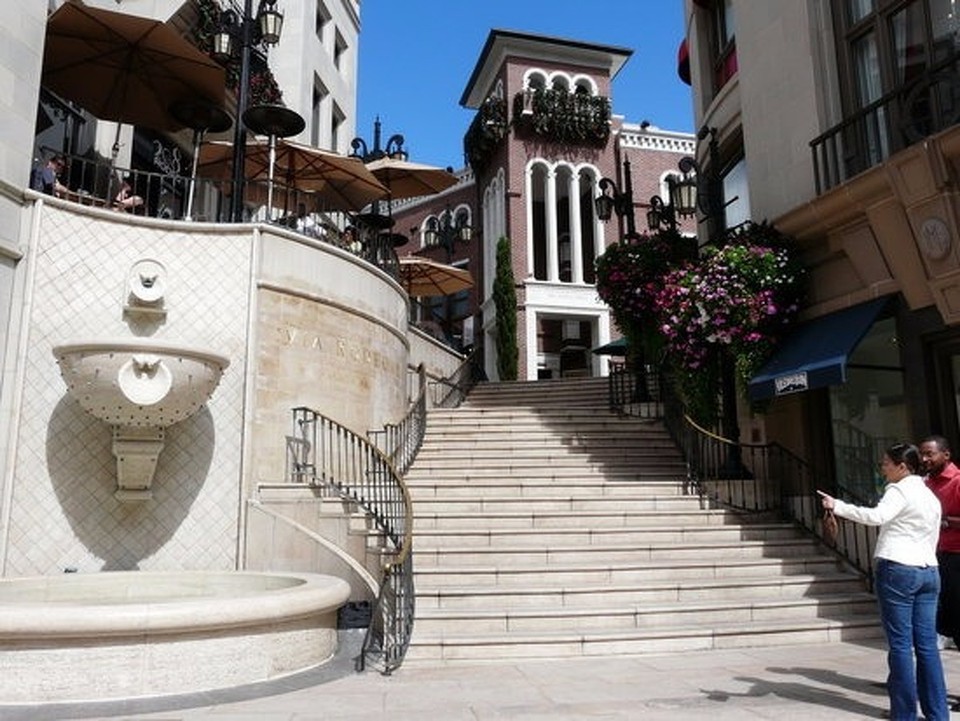 United States - Beverly Hills - via Rodeo's spanish steps