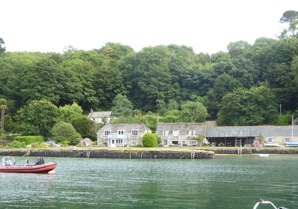 United Kingdom - Helston - As we approached the pontoon, the wind abated. Helford quay looked calm and pretty. 
