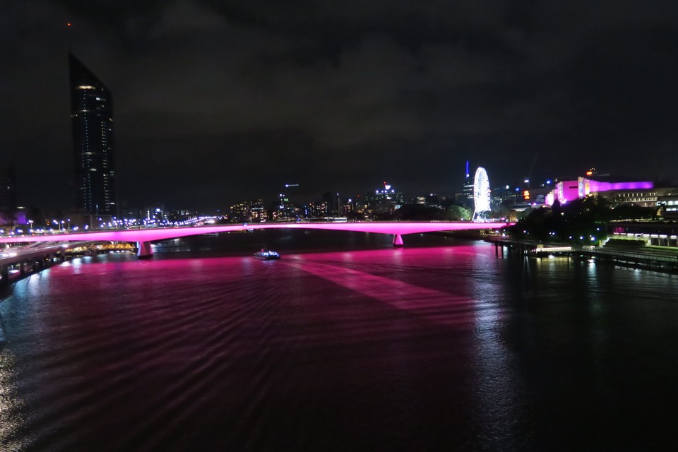 Australia - Brisbane City - Victoria bridge, tout en rose