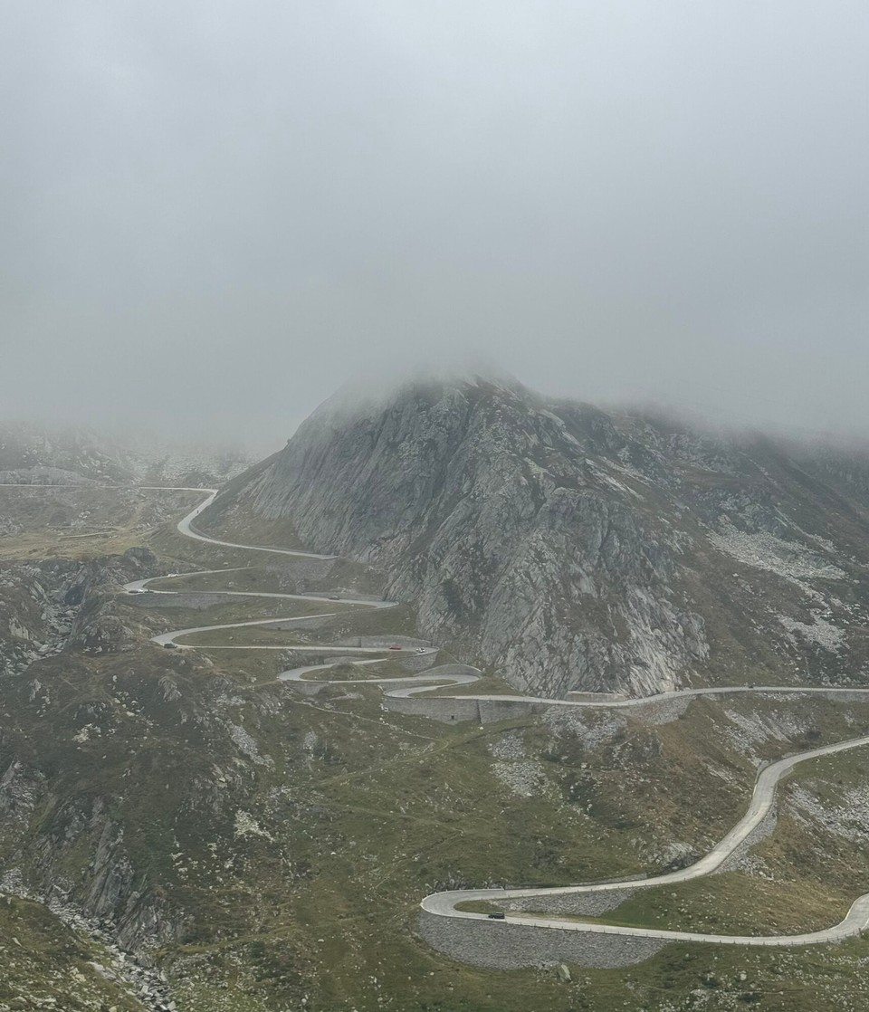 Schweiz - Airolo - Nebenstrasse des Gotthard-Passes