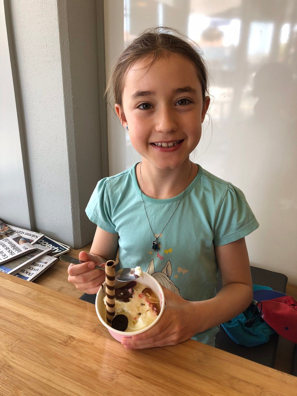 Neuseeland - Nelson - In Yogi‘s Frozen Joghurt können wir unser Eis zur Freude von Lara und Nicolas selber zusammenstellen. 