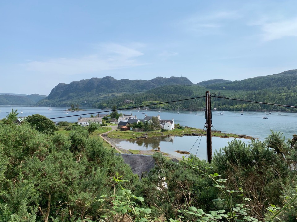 Vereinigtes Königreich - Kyle - Ä Usflug uf Plockton, äs schöns Hafestedtli am Loch Carron mit emne schöne Usichtspunkt. 