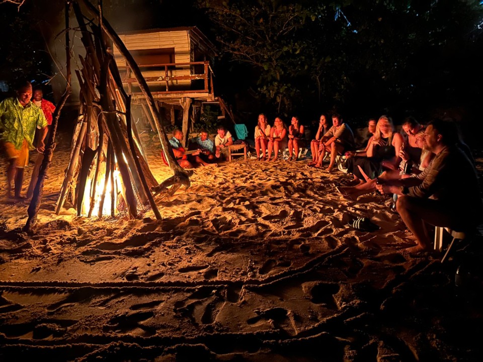Fidschi - Yalobi - Lagerfeuer direkt am Strand 