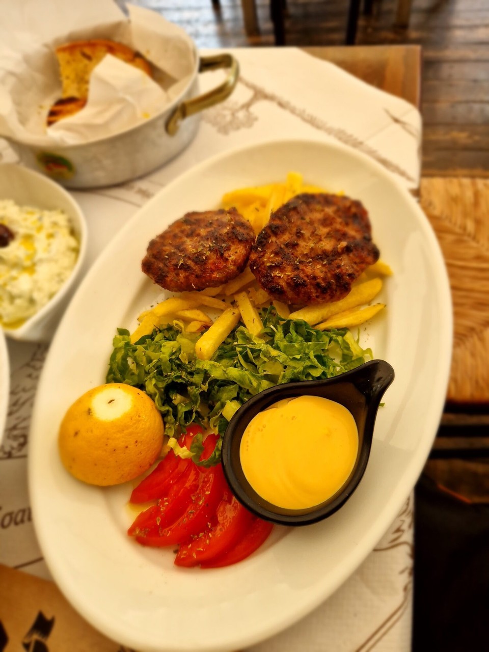 Griechenland - Agios Andreas - …das bekommt man wenn man in Griechenland Burger bestellt