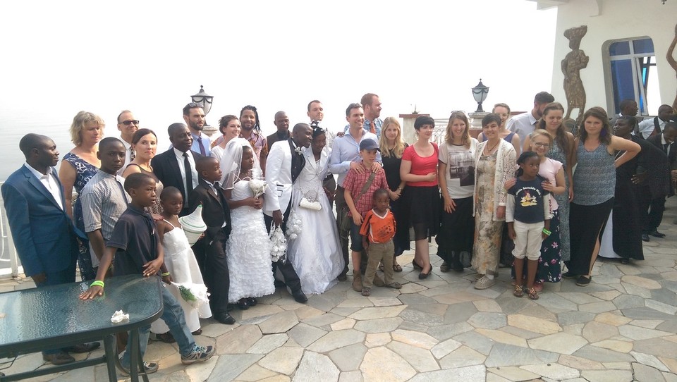 Demokratische Republik Kongo - Goma - Gemeinsames Hochzeit Bild welches extra am See gemacht wurde. 