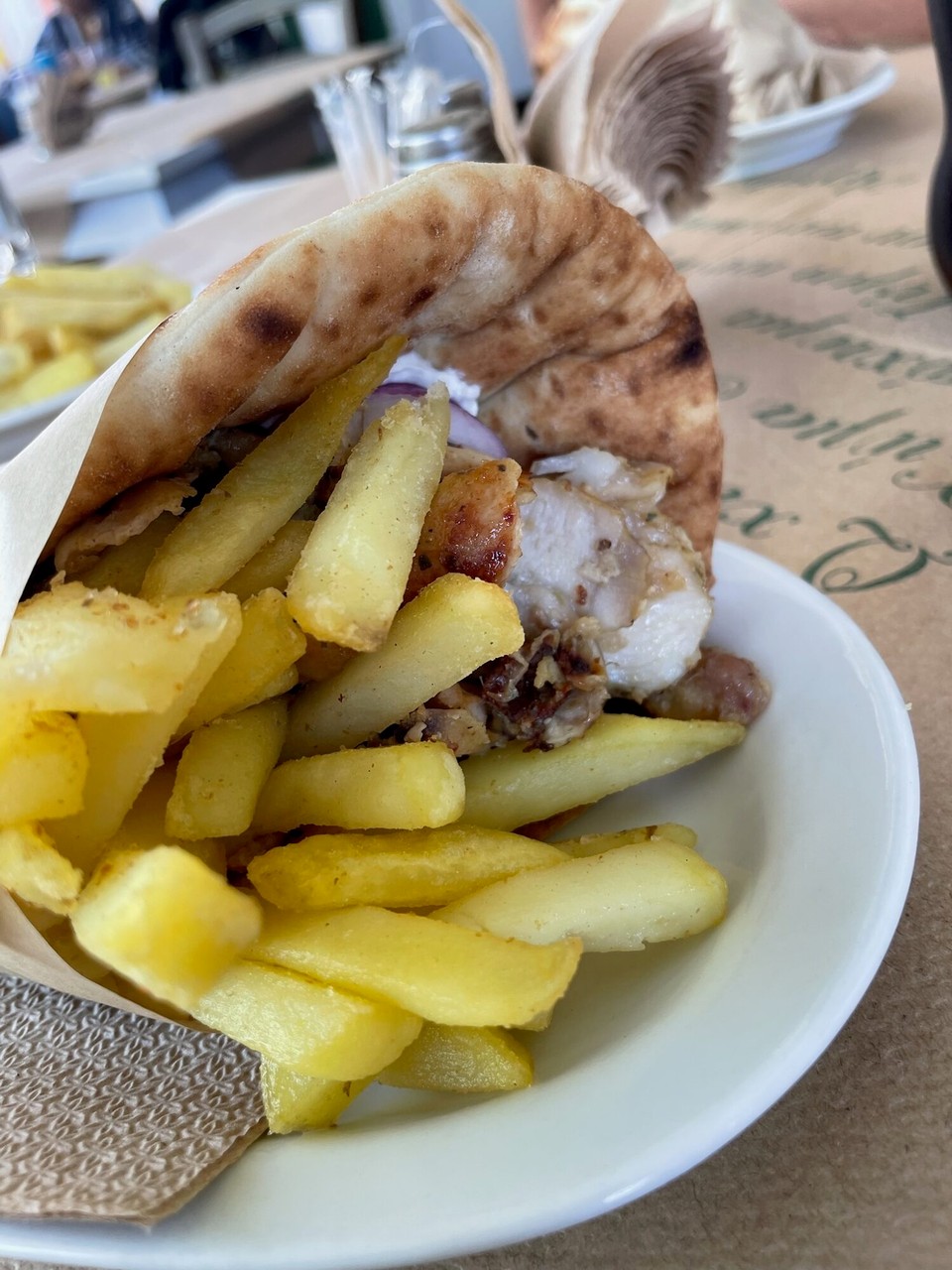 Griechenland - Lefkada - Zur Stärkung gab es eine Gyros-Pita.