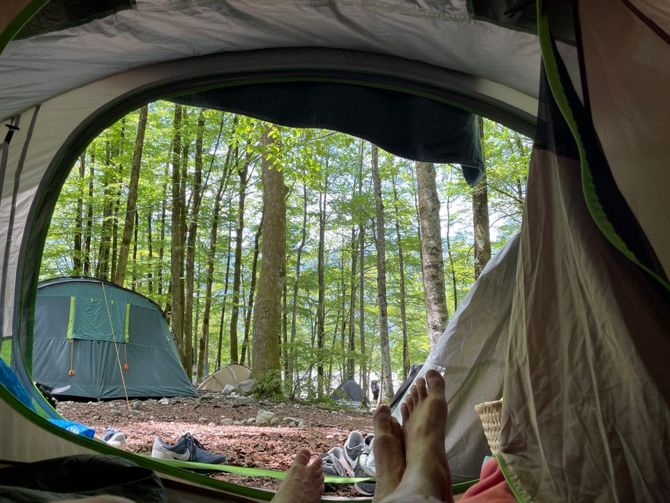 Slowenien - Bohinj - Zelten mitten im Wald. Nur die anderen Camper haben etwas gestört … vor allem die Biker in der erste Nacht. 